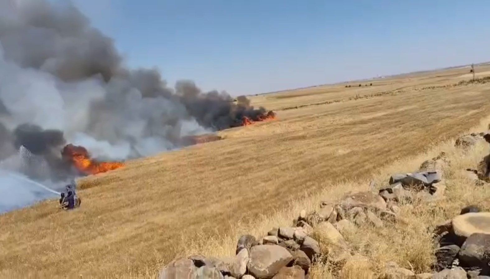 Şanlıurfa’da buğday tarlasında yangın: 1’i ağır 5 yaralı
