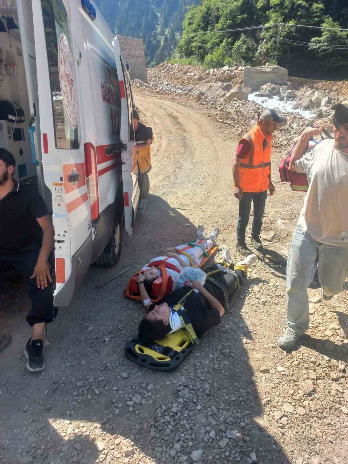 Rize&rsquo;deki kazada 2&rsquo;si &ccedil;ocuk 5 kişi yaralandı
