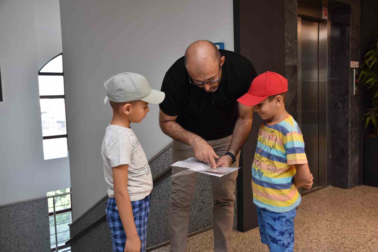 Karnesini alan Başkan Zencirci’ye koştu