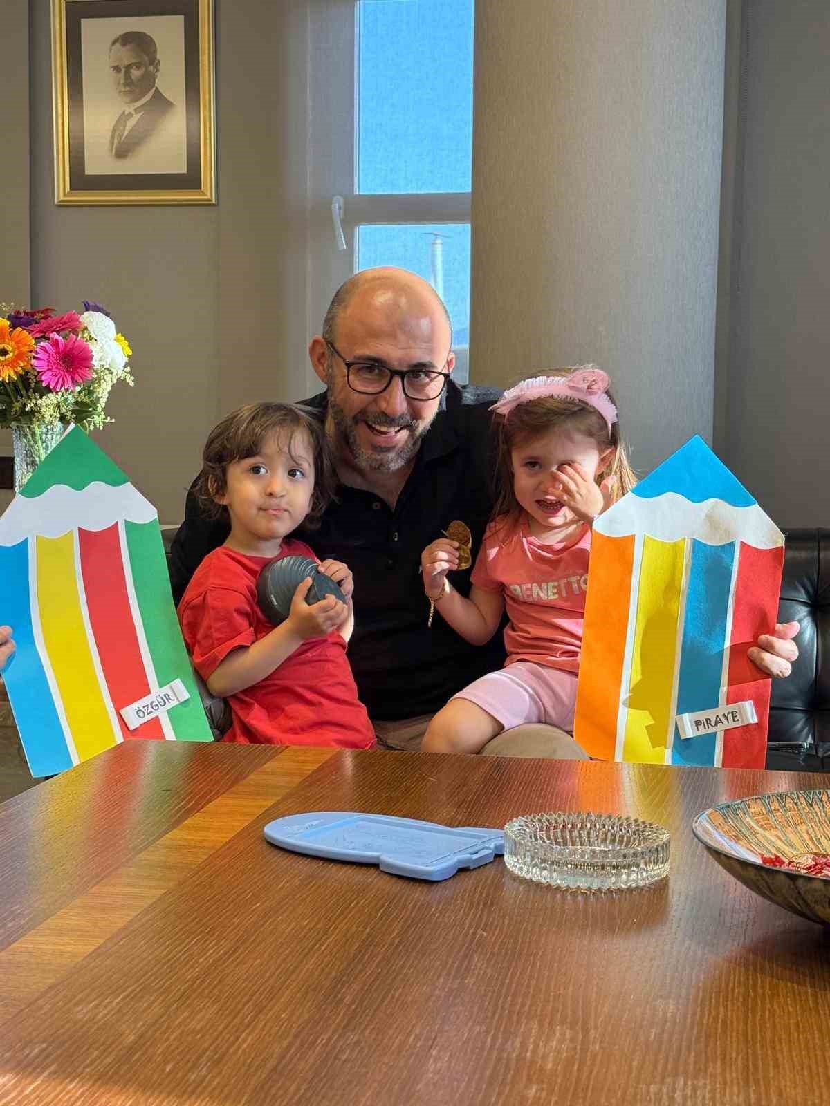 Karnesini alan Başkan Zencirci&rsquo;ye koştu
