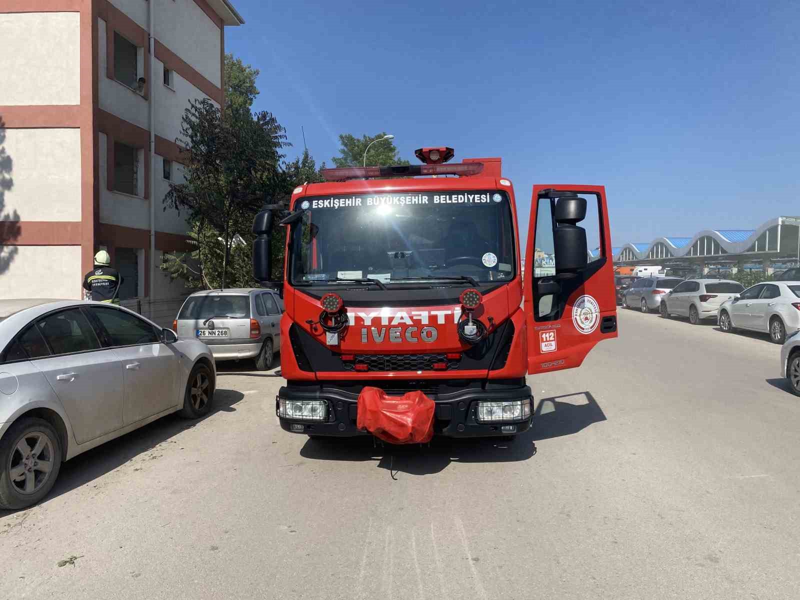 Boş arazide &ccedil;ıkan yangın endişeye neden oldu
