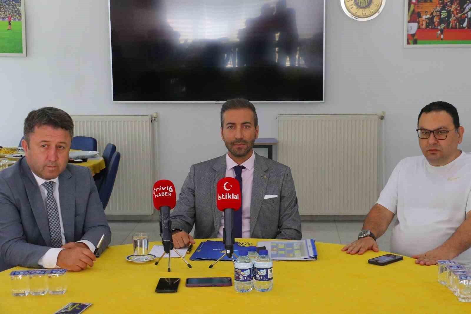 Ankaragücü Başkanı Tekin, basın mensuplarıyla kahvaltıda buluştu
