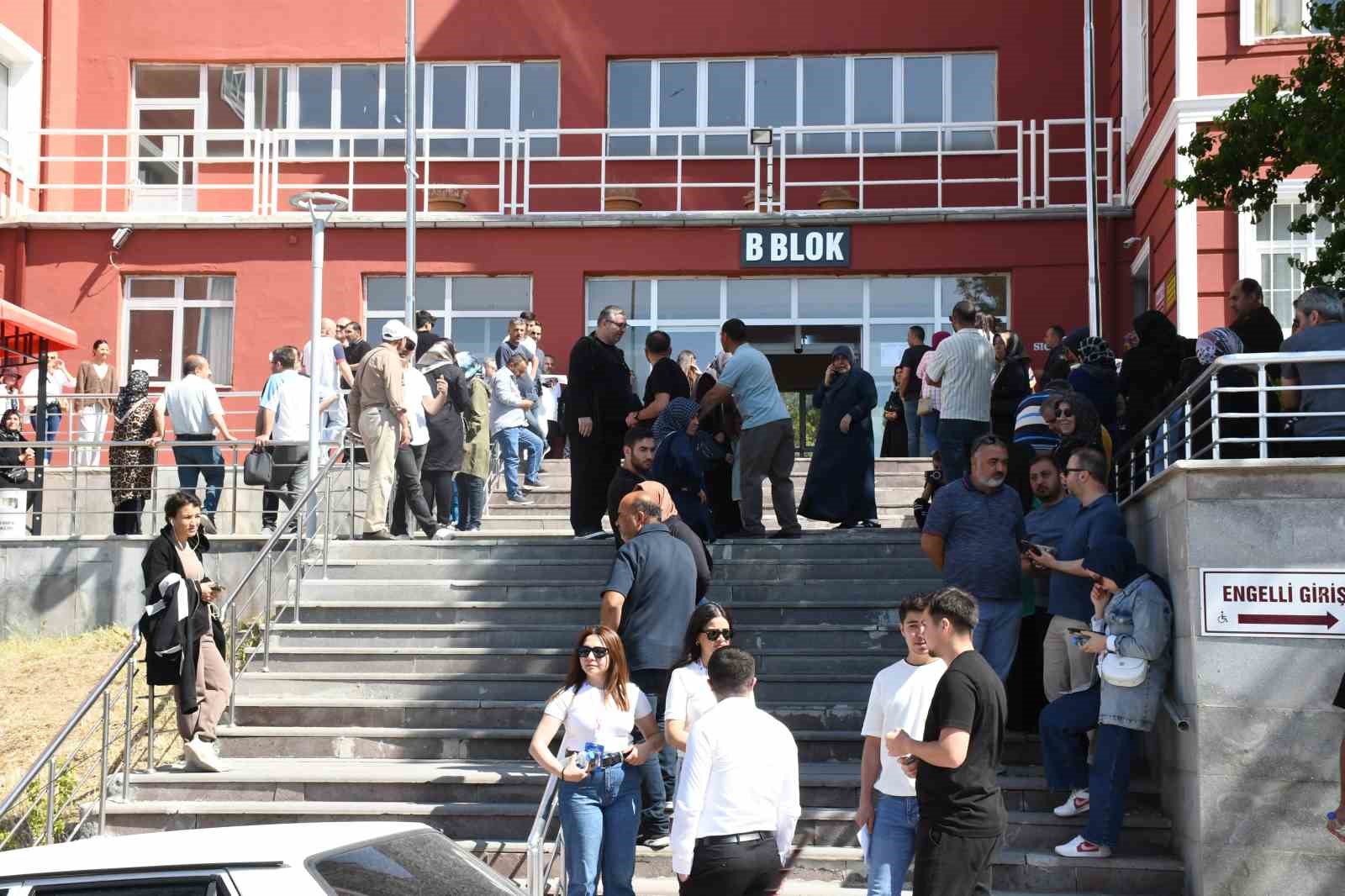 Üniversite sınavı için öğrenciler TYT’de ter döktü