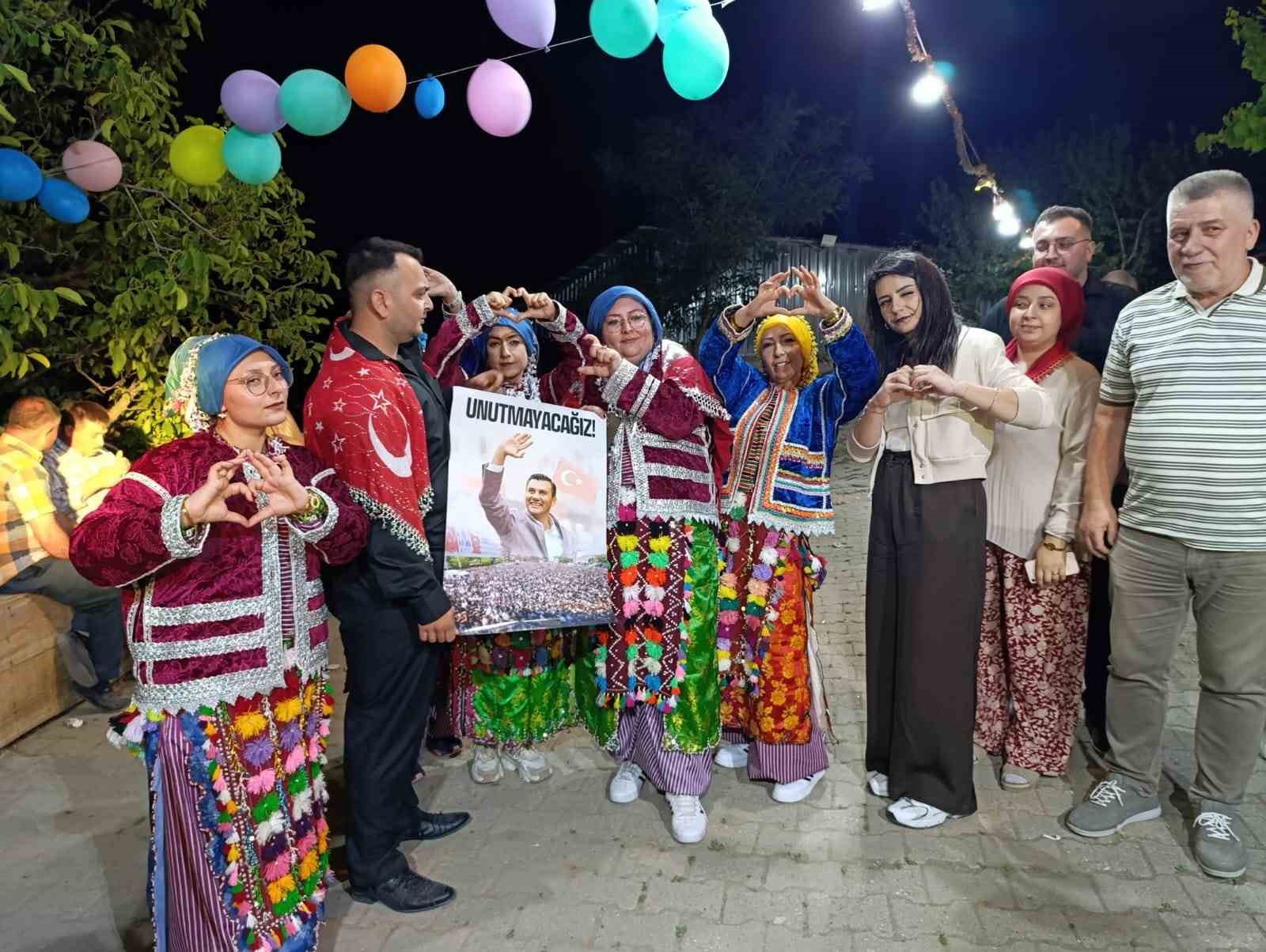 Gördes’te Yörüklerin geleneksel düğünü renkli görüntülere sahne oldu