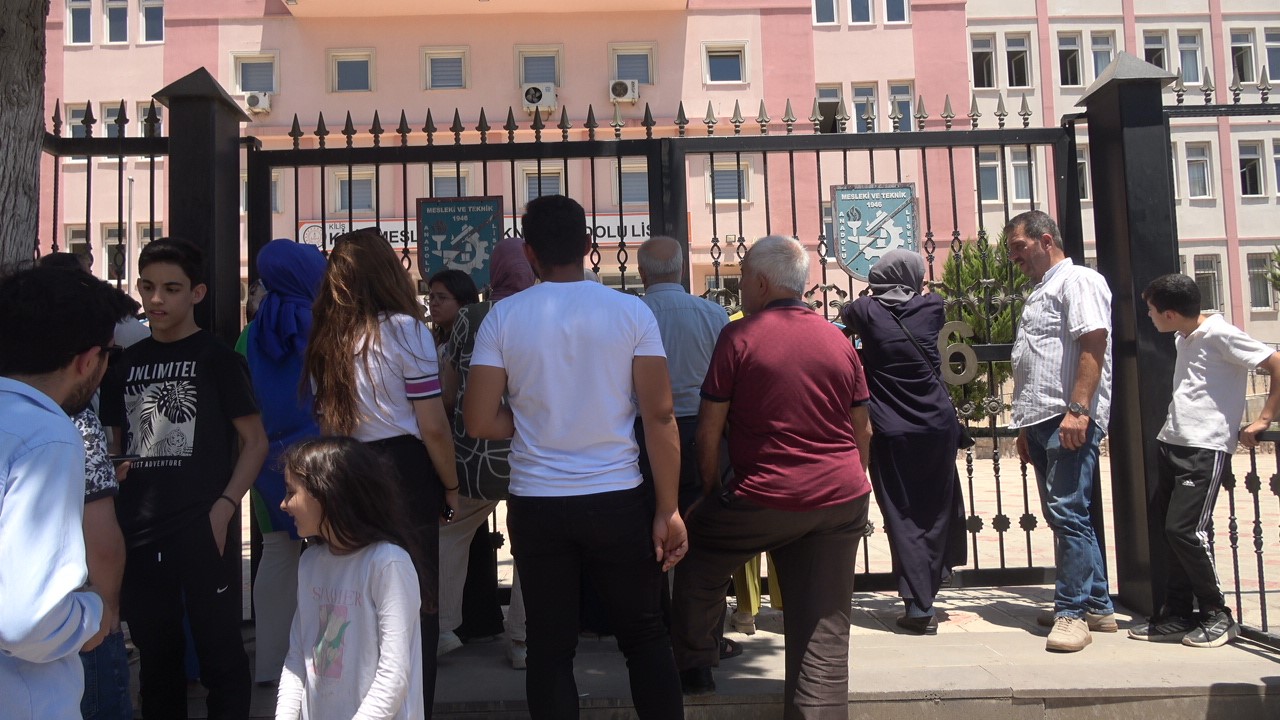 Kilis’te TYT sona erdi, adaylar sınav deneyimlerini paylaştı
