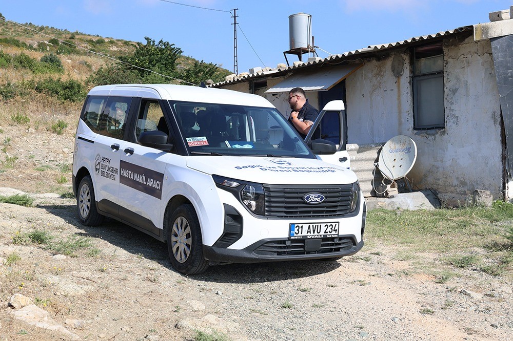 &Uuml;niversite hayalinin peşine sedyede gitti
