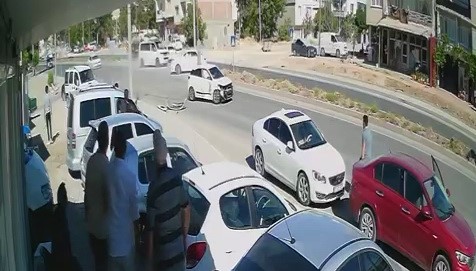 Adıyaman’da 4 kişinin yaralandığı kaza kameralara yansıdı