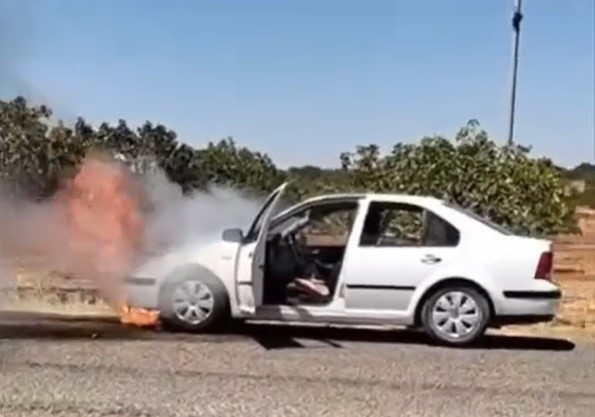 Gaziantep’te seyir halindeki otomobil alev aldı