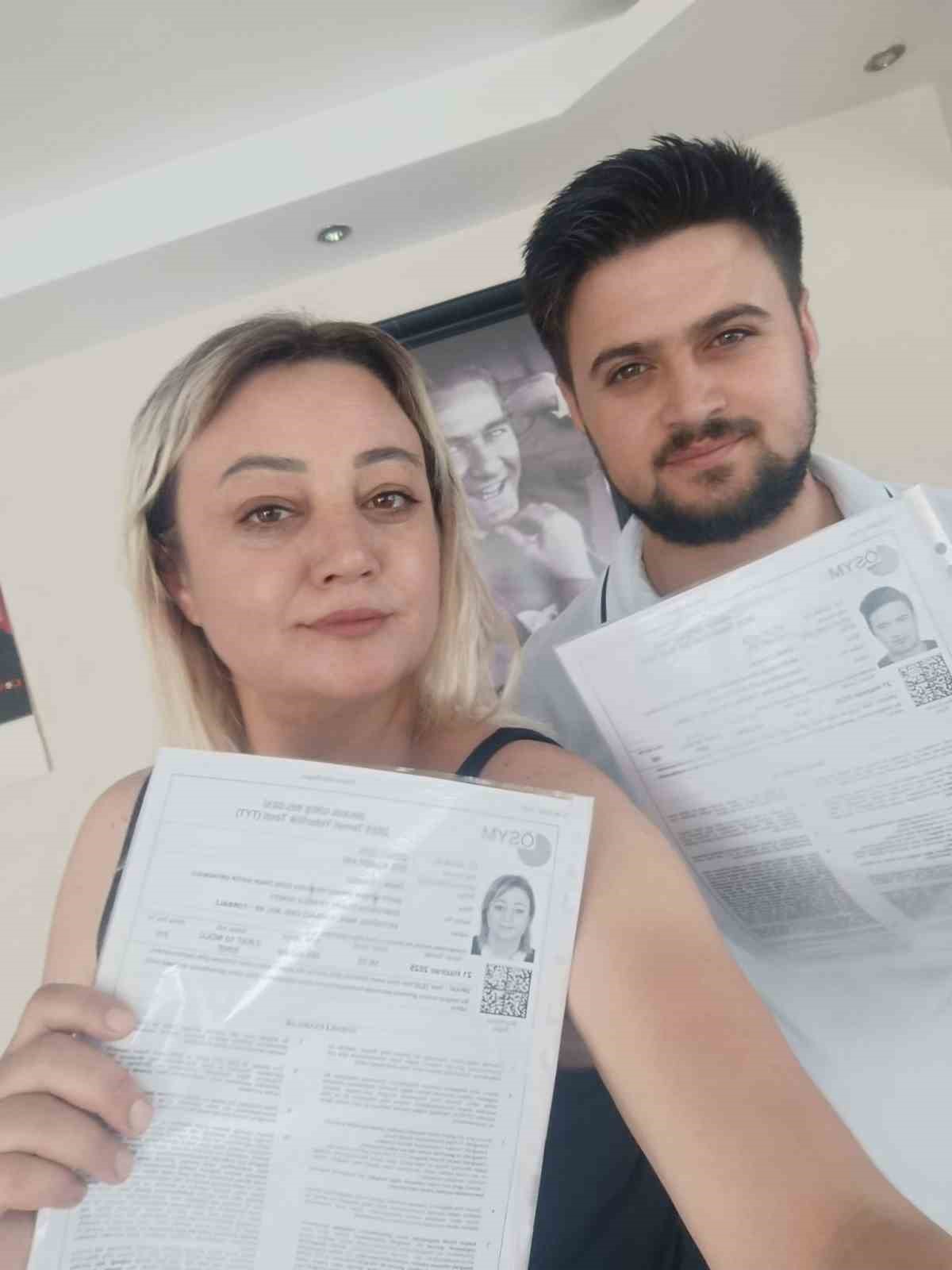 İzmir’de anne-oğul sınav heyecanını birlikte paylaştı