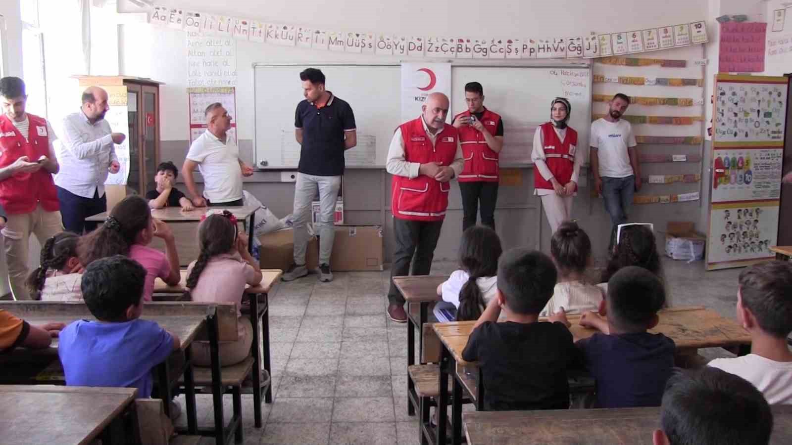 Kızılay’ın yardım eli çocuklara uzandı