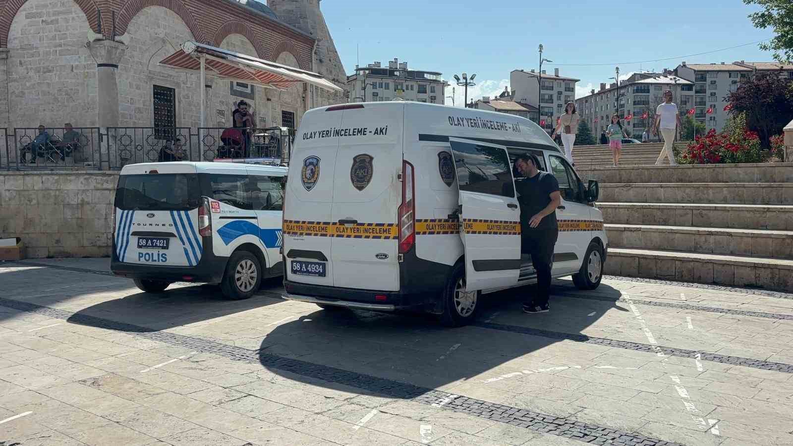Camide baygın bulundu, hastanede hayatını kaybetti
