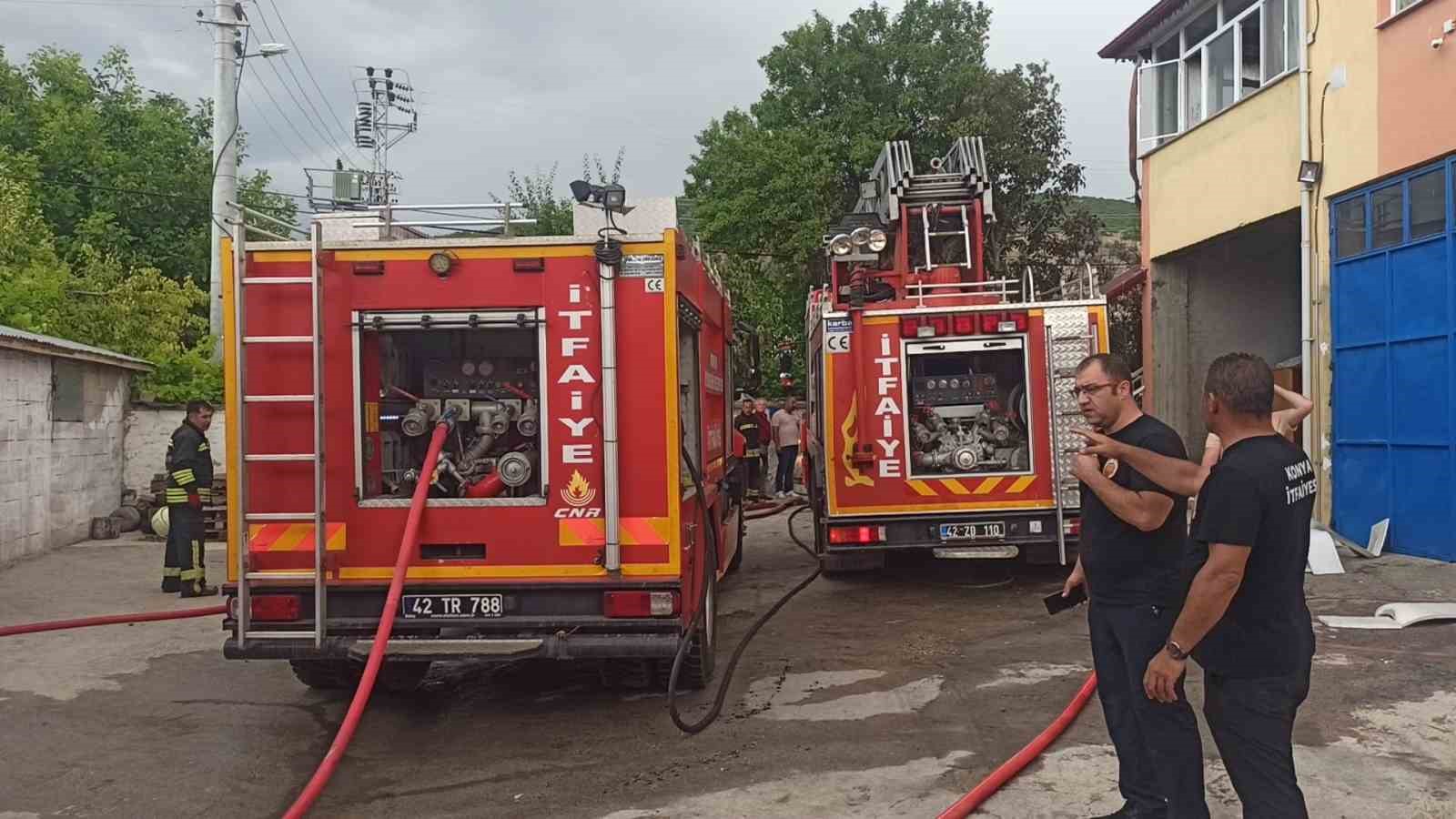 Otları temizlemek i&ccedil;in yaktığı ateş, komşusunun evini yaktı
