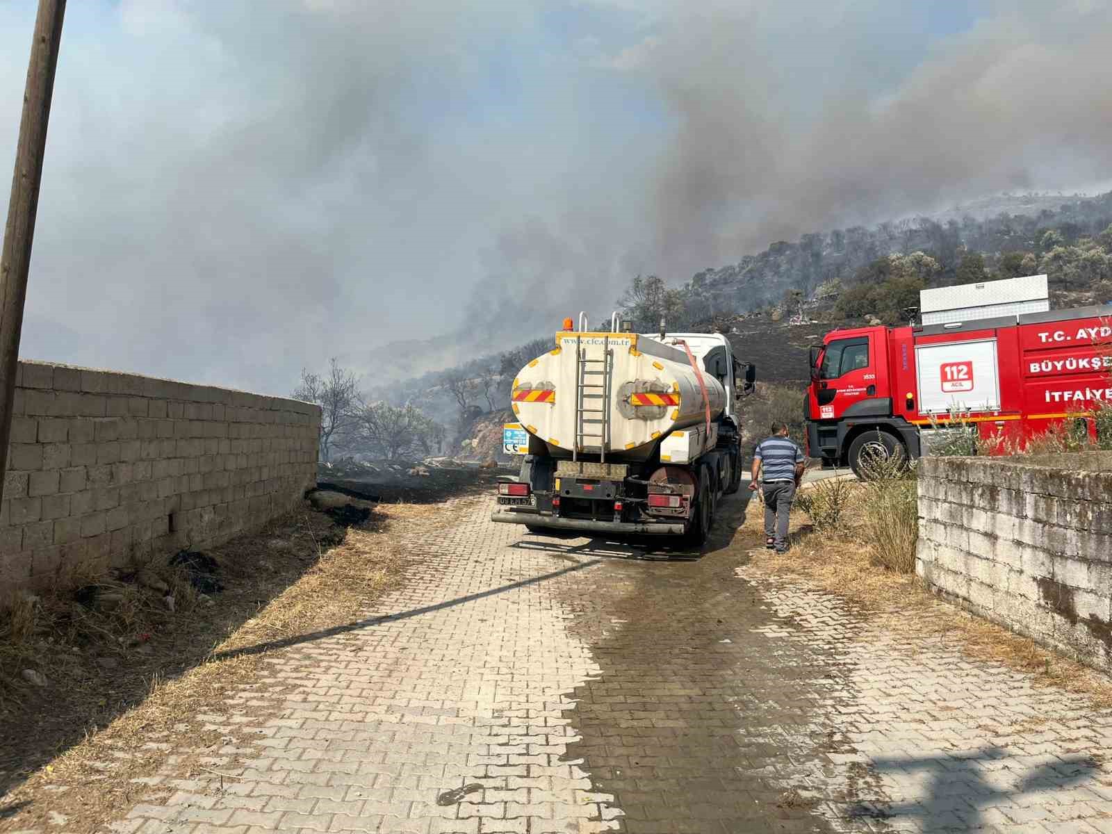Aydın Efeler&rsquo;de zirai alanda yangın, bazı evlerde hasar oluştu
