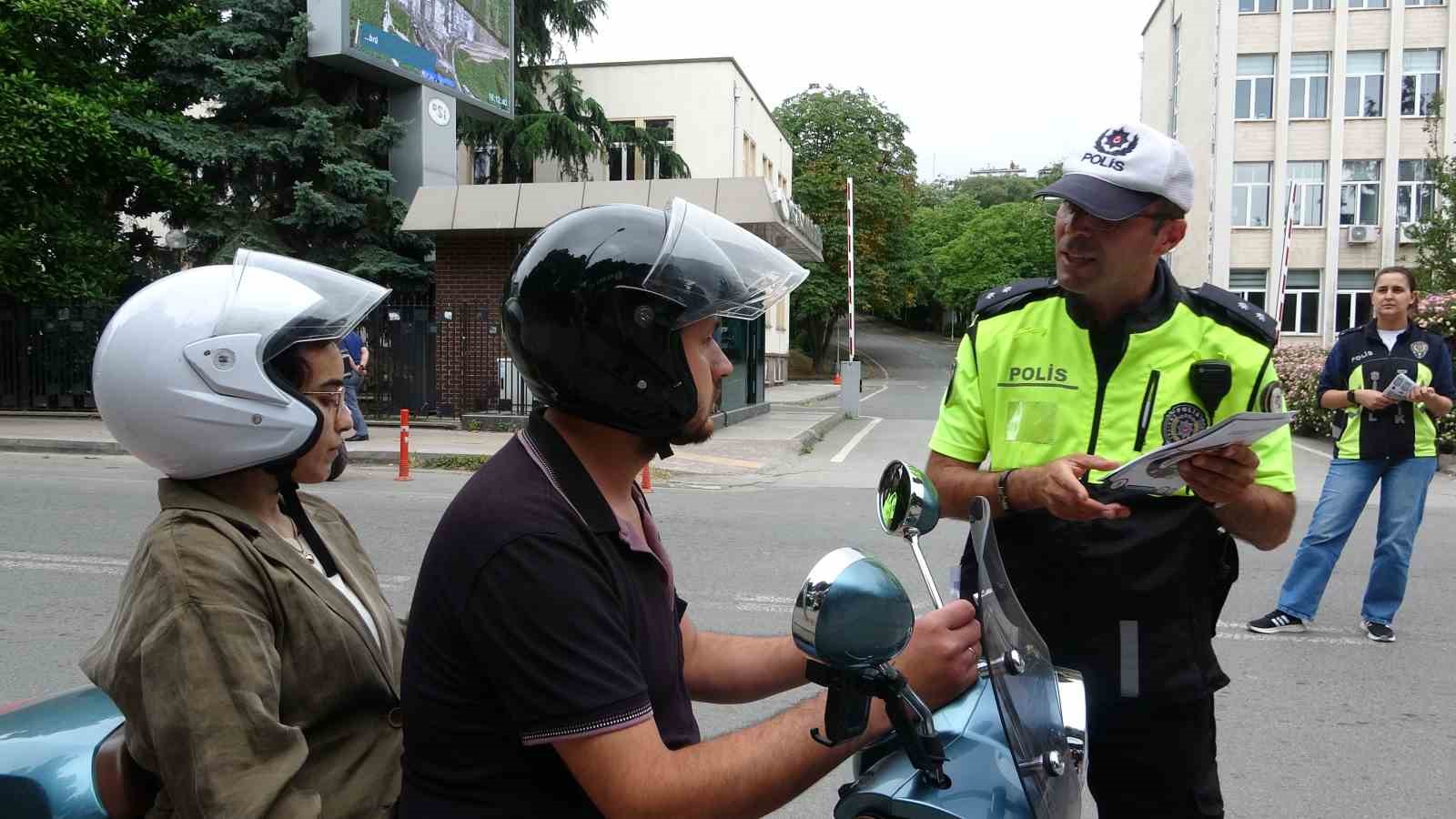 Samsun’da Dünya Motosiklet Günü’nde polislerden sürücülere "güvenli sürüş" uyarısı