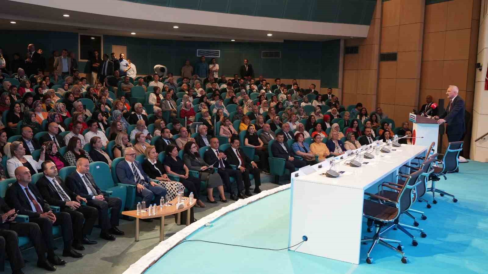 MHP Genel Başkan Yardımcısı Yurdakul: "T&uuml;rkiye olarak k&uuml;resel rekabette yerimizi almalıyız"
