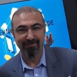 Karne g&uuml;n&uuml;nde g&ouml;revi başında fenalaşan &ouml;ğretmen hayatını kaybetti
