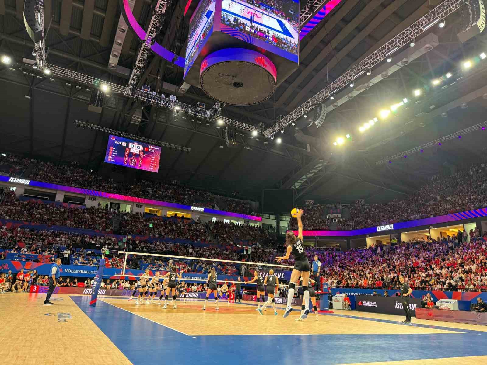 Bakan Bak&rsquo;tan G&uuml;ney Kore&rsquo;yi mağlup eden A Milli Kadın Voleybol Takımı&rsquo;na tebrik
