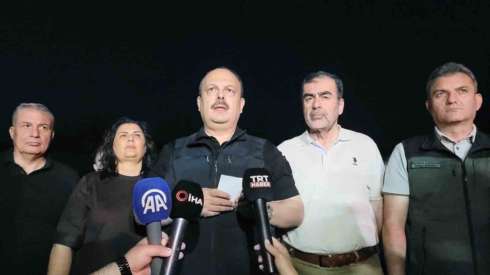 Gece g&ouml;r&uuml;şl&uuml; helikopterler gece boyunca yangına m&uuml;dahale edecek
