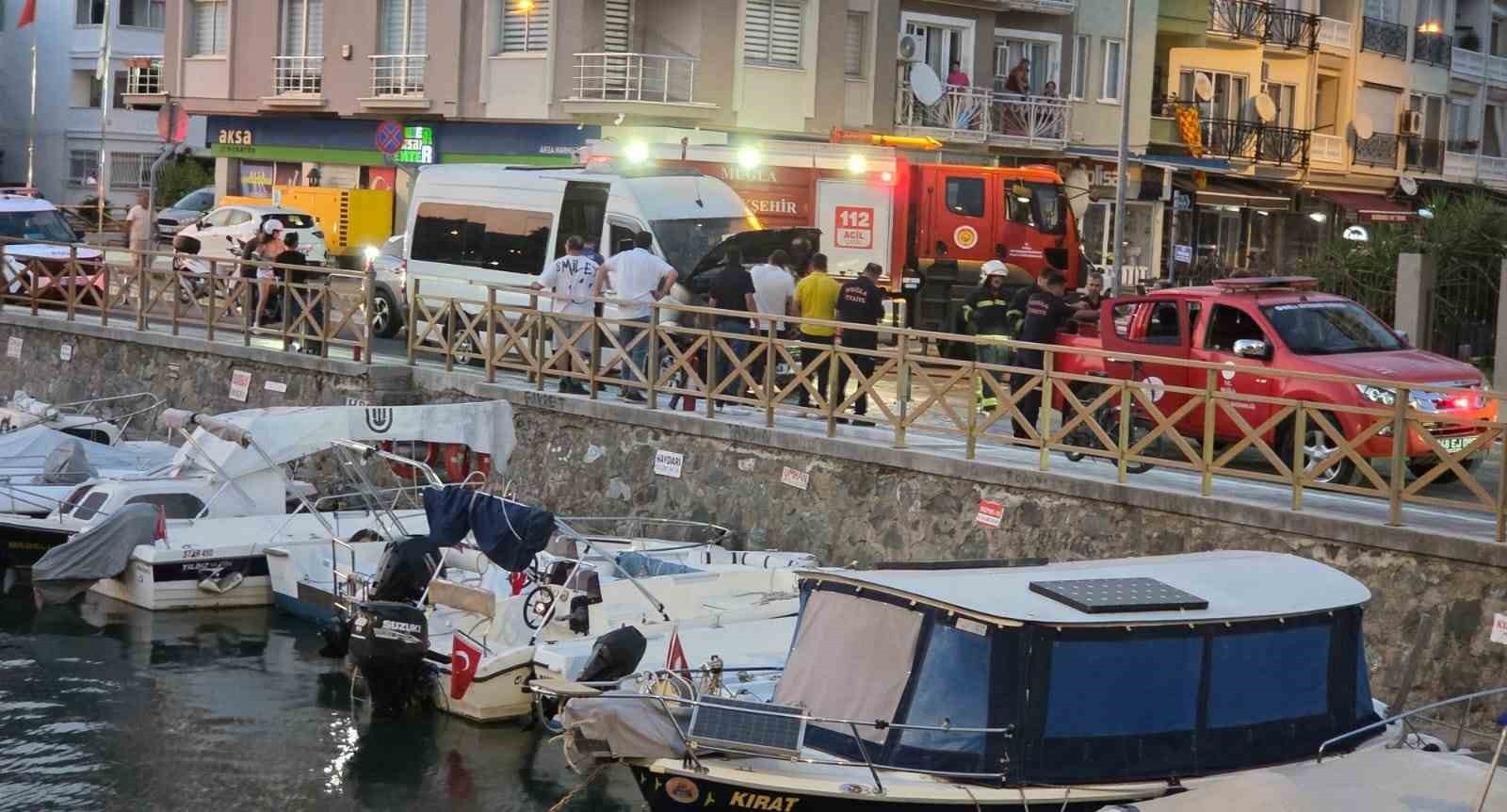 Marmaris’te minibüs yandı, can kaybı ve yaralı yok