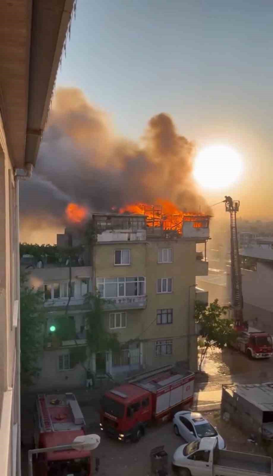 Bursa’daki çatı katı yangınında 1 kişi hayatını kaybetti