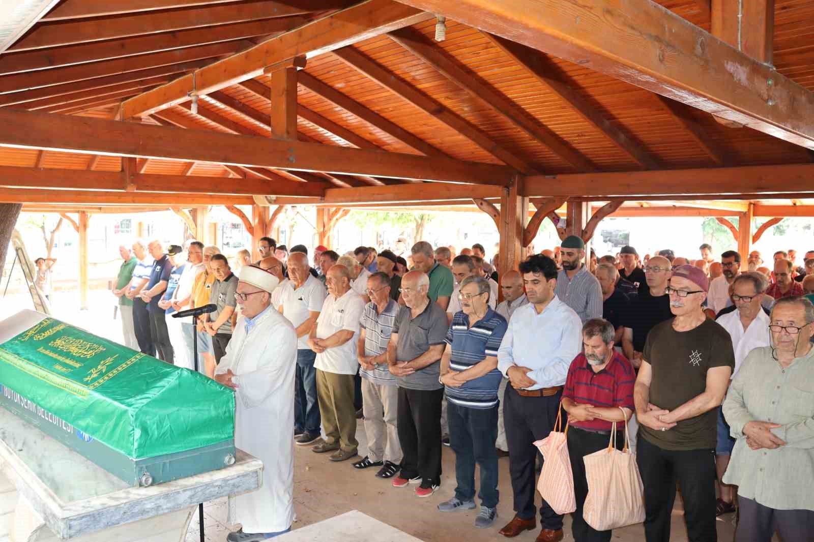 Antalya basını Nuri Erkal&rsquo;ı son yolculuğuna uğurladı
