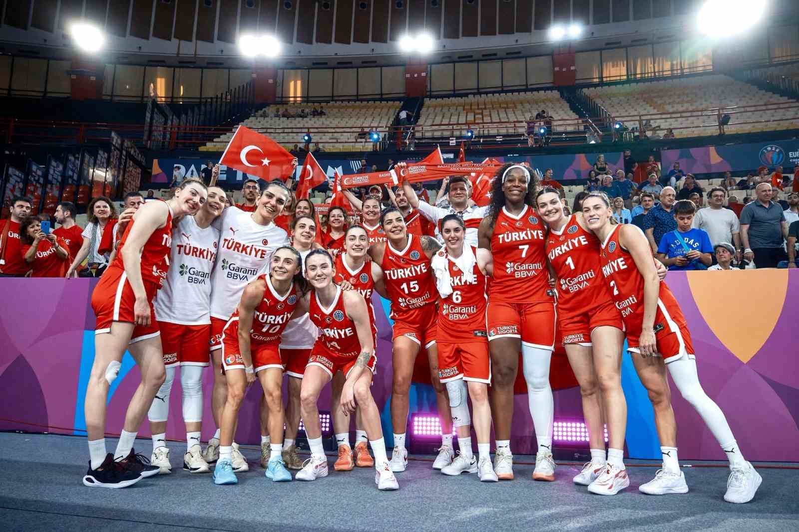 Bakan Bak, çeyrek finale çıkan A Milli Kadın Basketbol Takımı’nı tebrik etti