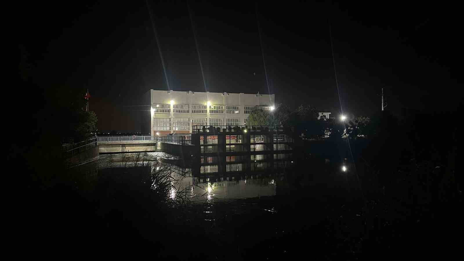 Sulama kanalına düşen bisikletini almak isterken akıntıya kapılıp kayboldu