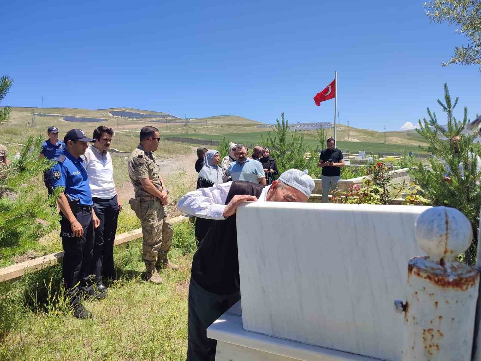 Tercan&rsquo;da Şehit Bayracı, şehadetinin 7. yıl d&ouml;n&uuml;m&uuml;nde yad edildi
