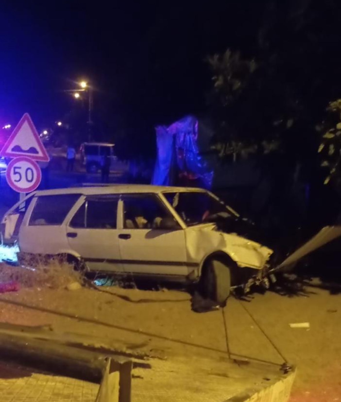 Hafif ticari ara&ccedil; takla attı: 1 &ouml;l&uuml;, 1 yaralı
