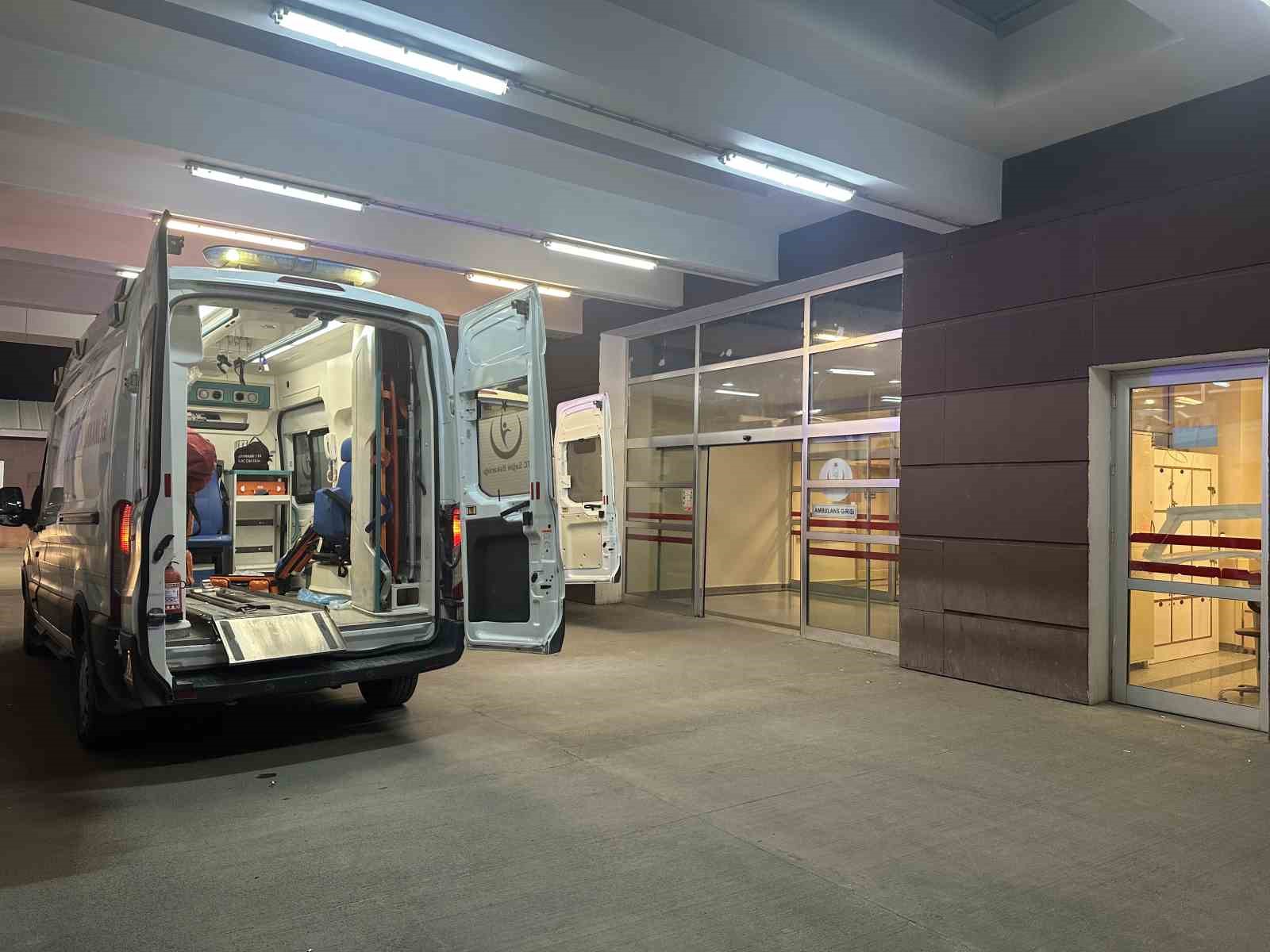 Çöp atma meselesi döner bıçaklı kavgaya dönüştü: 1 yaralı