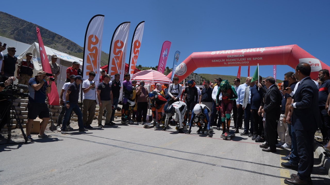 Dünya Kaykay İniş Şampiyonası Erzincan’da nefes kesti