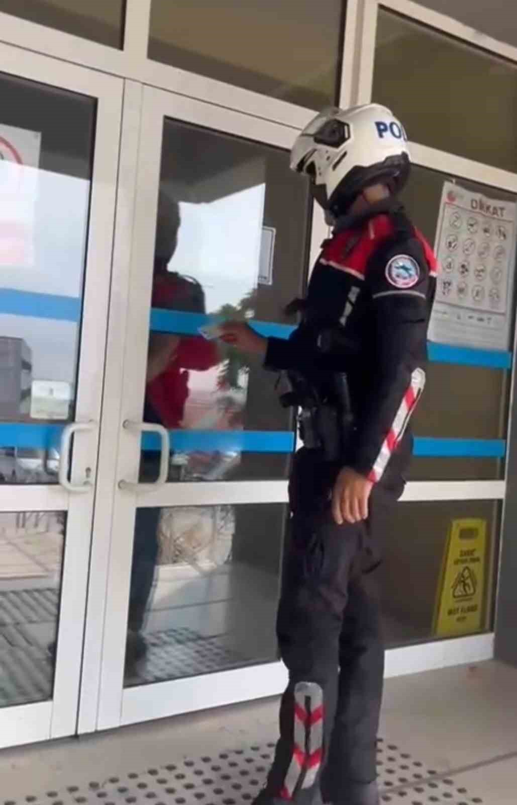 Bandırma’da polis zamana karşı yarıştı, geç kalan öğrenci son anda sınava yetişti
