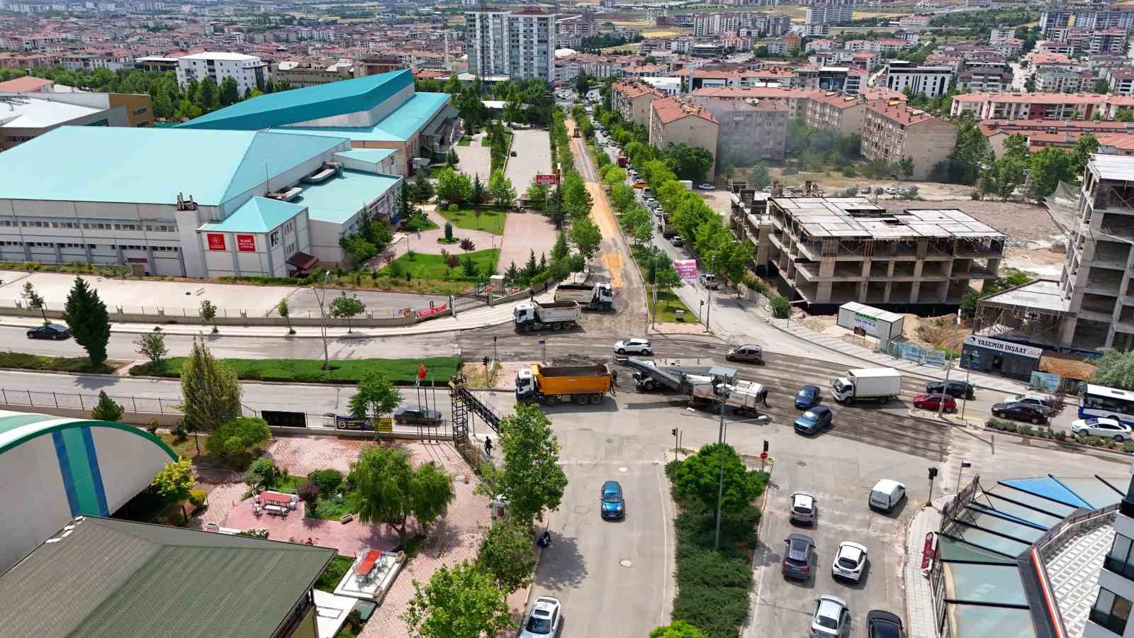 Elazığ’da  yol bakım ve asfalt çalışmaları sürüyor
