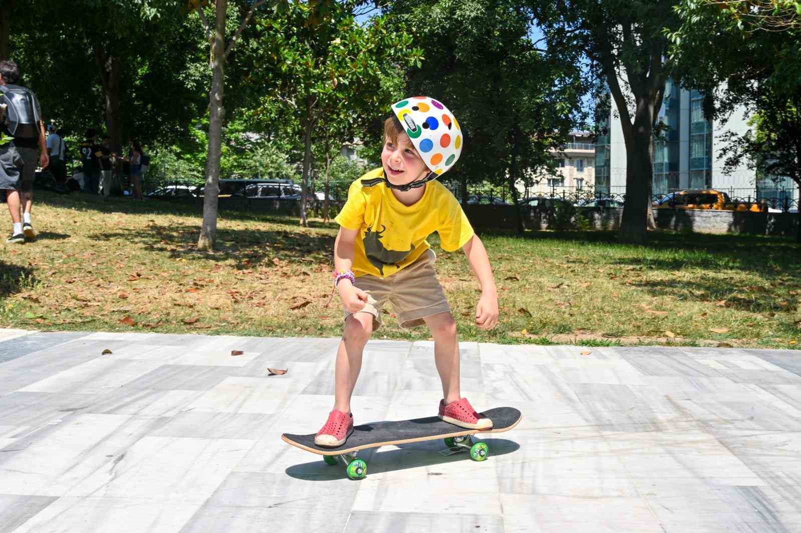 D&uuml;nya kaykay g&uuml;n&uuml; Beşiktaş belediyesi desteğiyle İn&ouml;n&uuml; Parkı&rsquo;nda kutlandı
