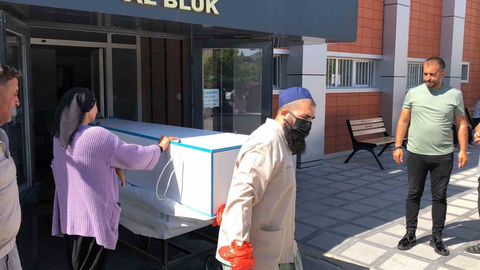 Elazığ’da tedavi gören şahıs, KKKA şüphesi ile hayatını kaybetti