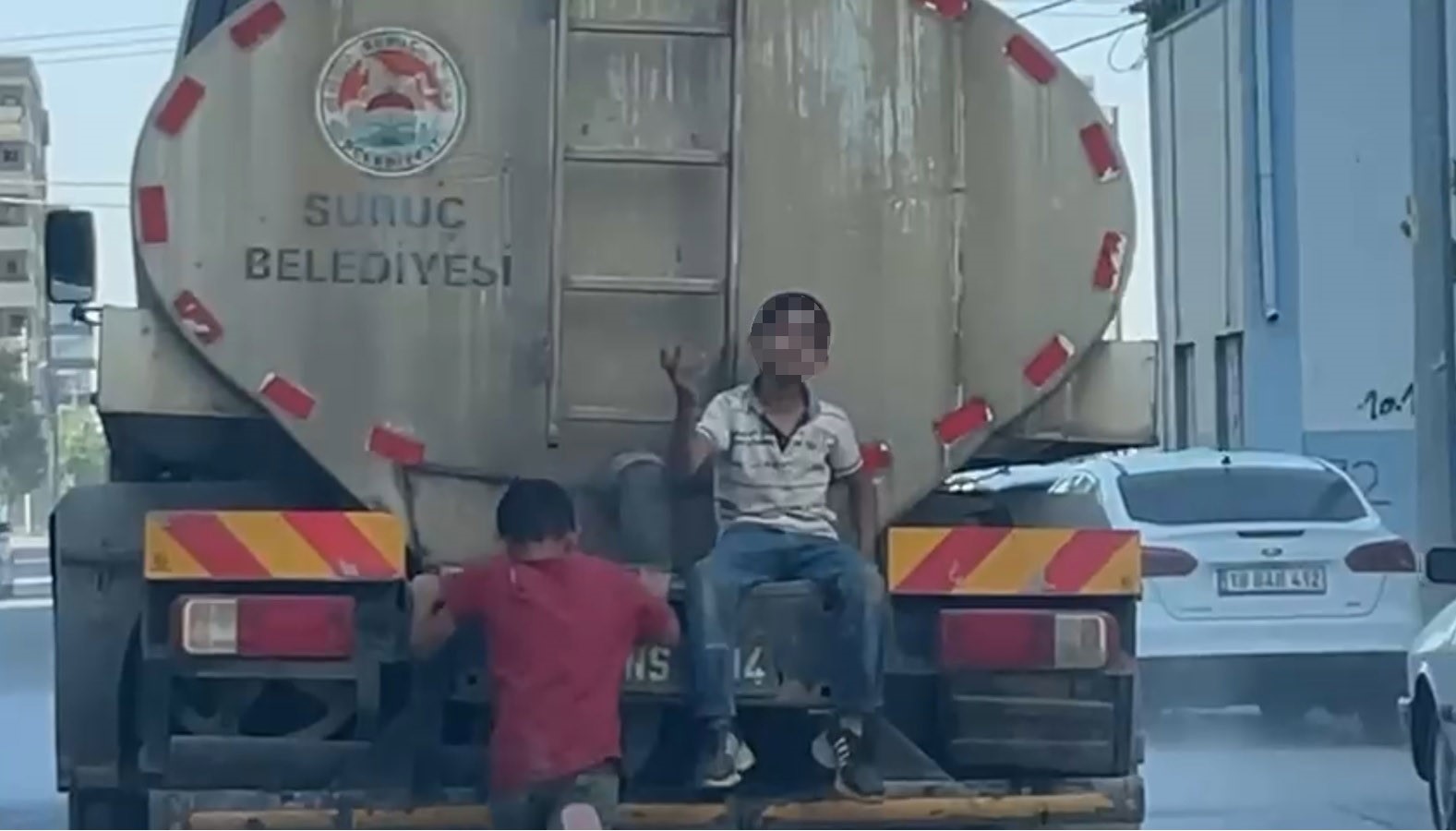 Çocukların oyunu yürekleri ağızlara getirdi