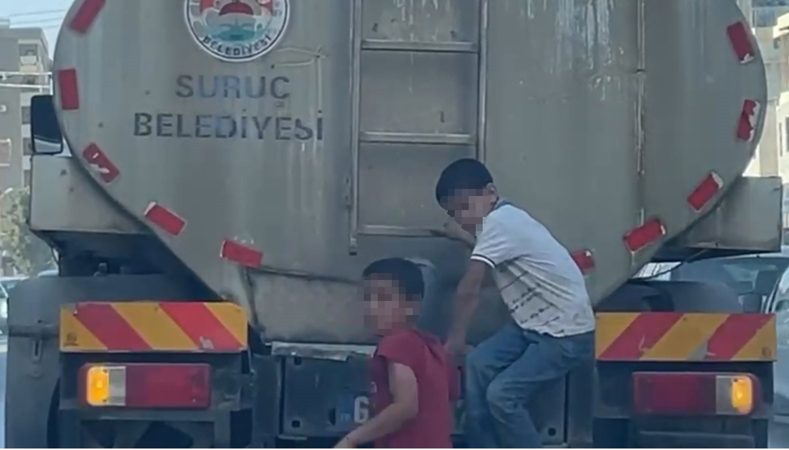 &Ccedil;ocukların oyunu y&uuml;rekleri ağızlara getirdi
