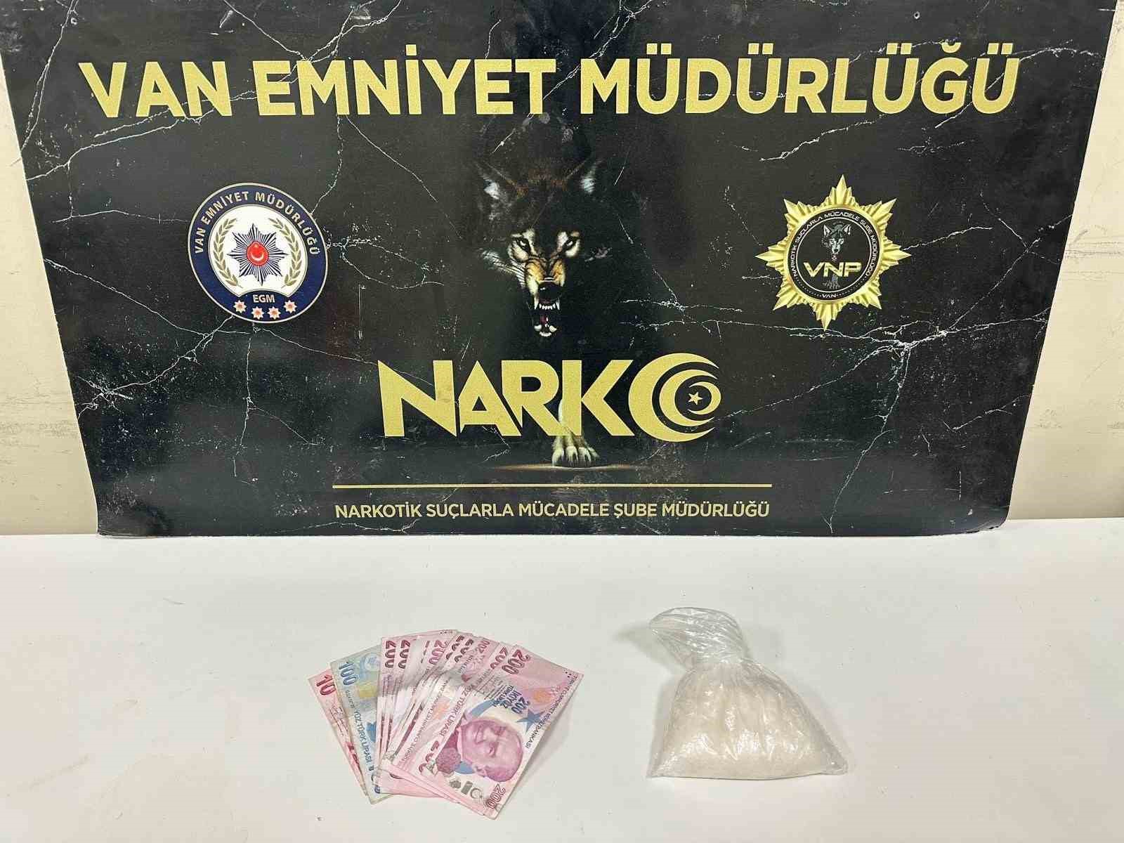 Van&rsquo;da &rsquo;torbacı&rsquo; operasyonunda 27 şahsa yasal işlem yapıldı
