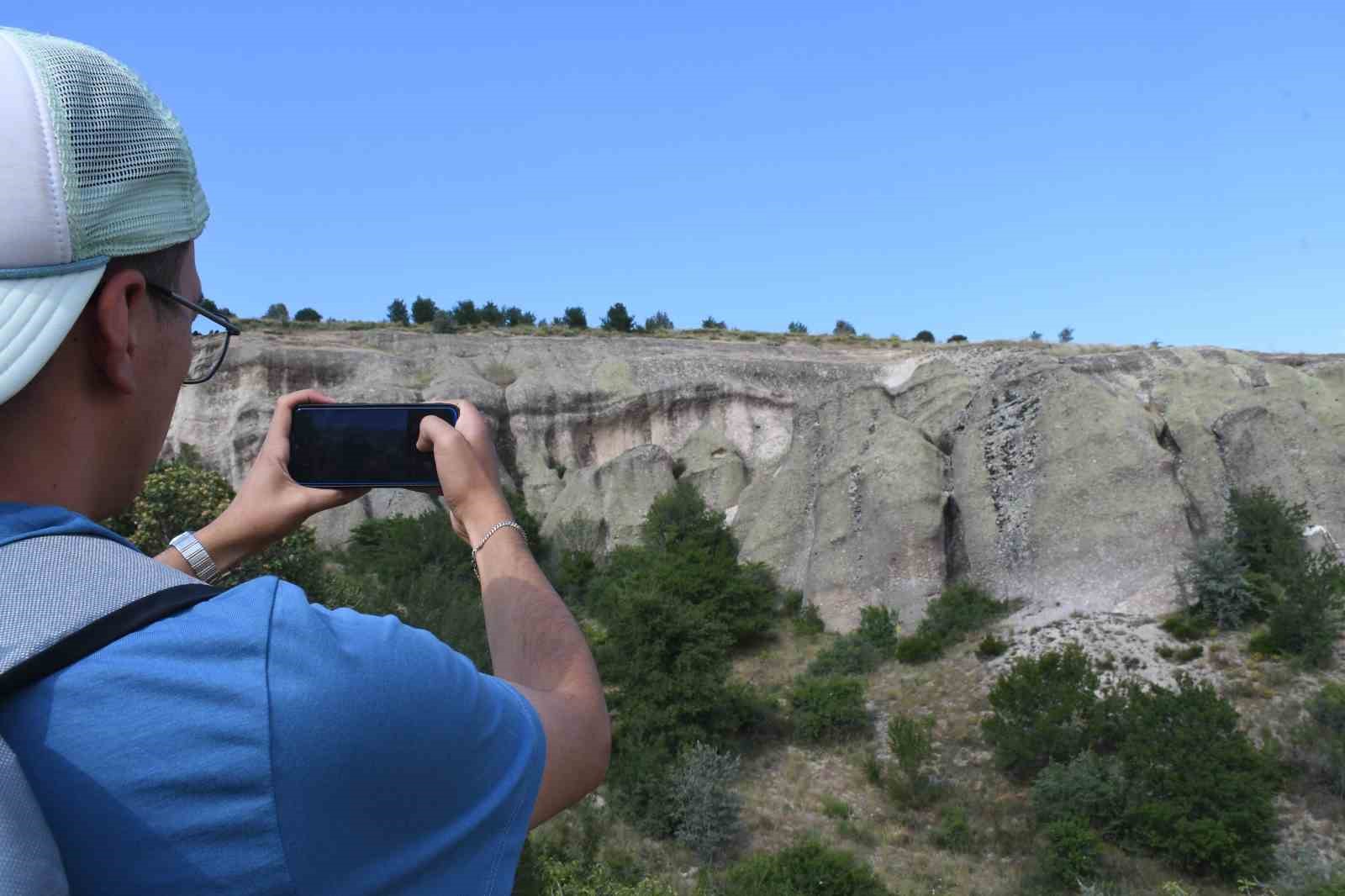 Yozgat&rsquo;ta Peri Bacası benzeri doğal oluşumlar doğaseverlerin ilgisini &ccedil;ekiyor
