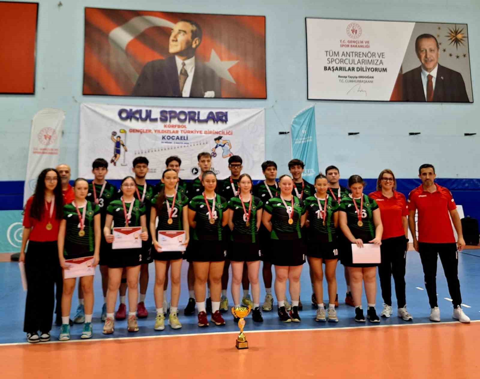 Tatilde bile &ccedil;alıştılar, şampiyon oldular
