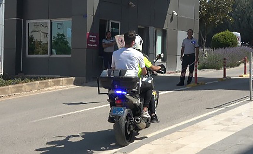 Sınava geç kalan öğrencinin imdadına polis yetişti