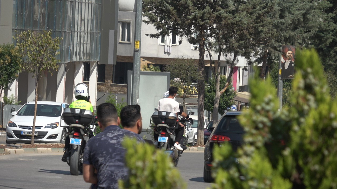 Sınava geç kalan öğrencinin imdadına polis yetişti