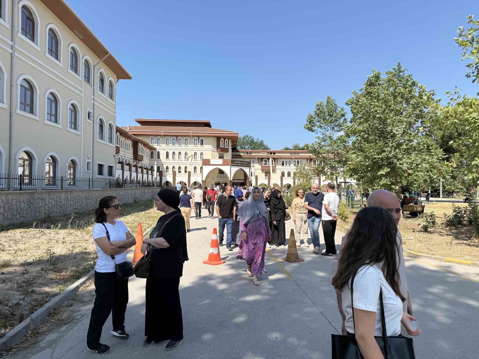 Maraton devam ediyor: YKS’nin ikinci oturumu için öğrenciler ter dökmeye başladı