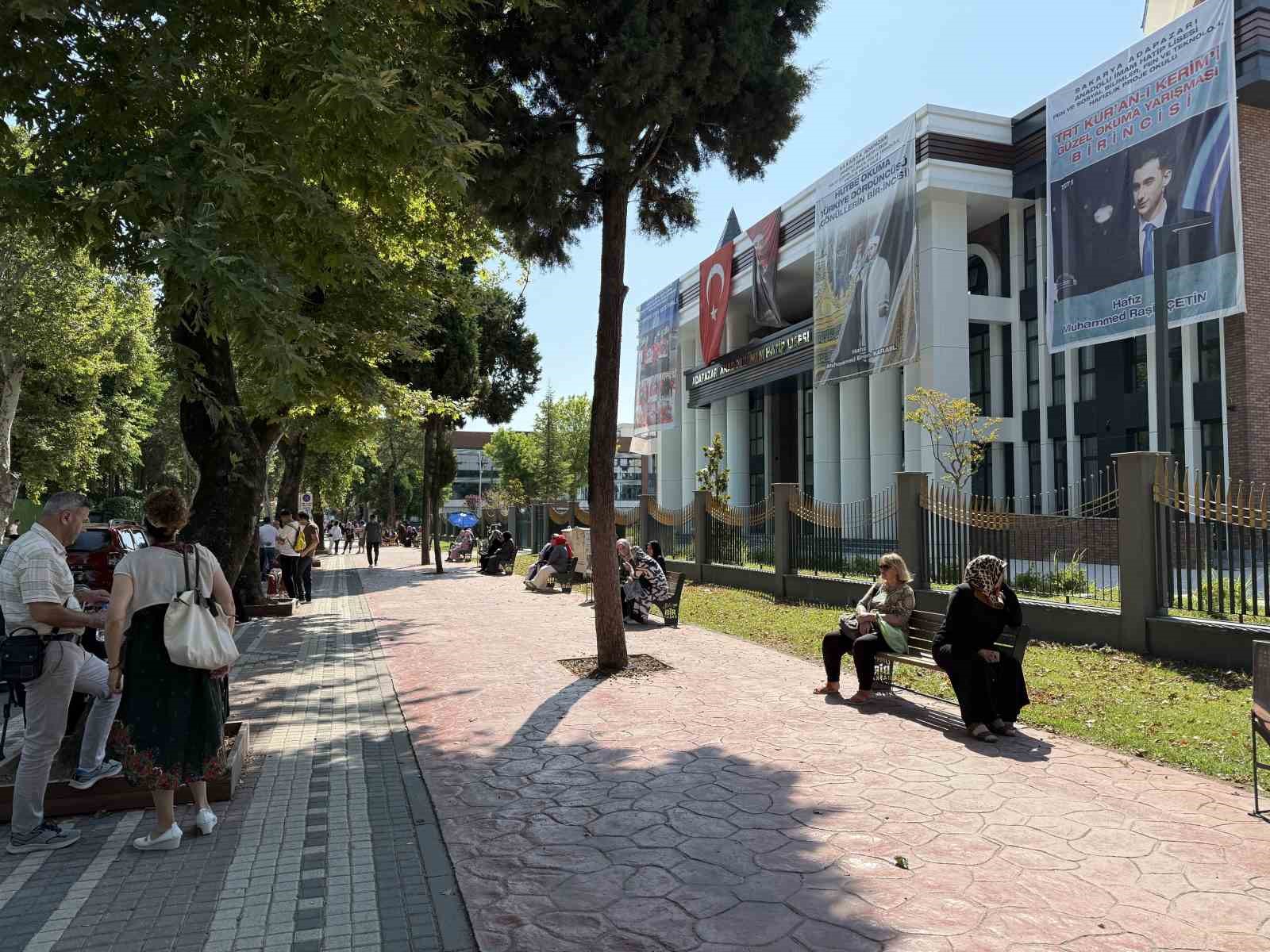 Maraton devam ediyor: YKS&rsquo;nin ikinci oturumu i&ccedil;in &ouml;ğrenciler ter d&ouml;kmeye başladı
