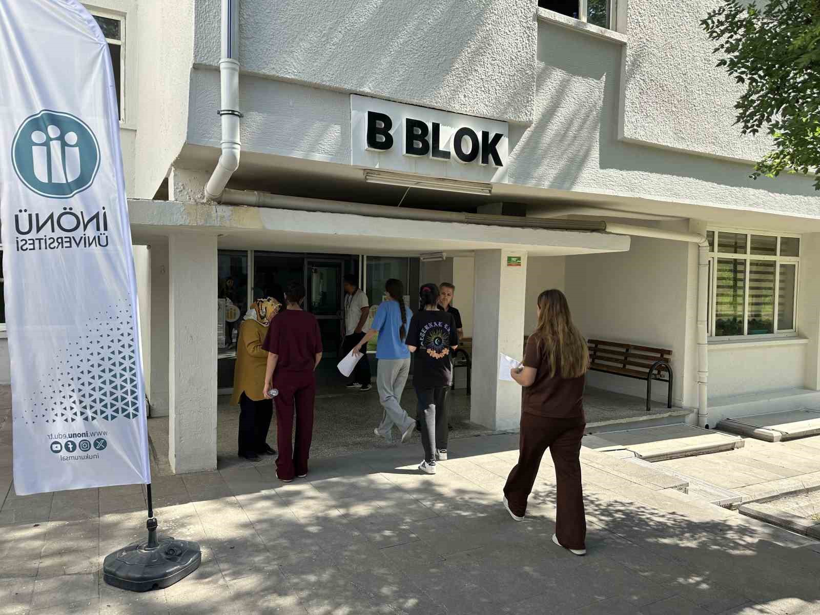 Malatya&rsquo;da YKS&rsquo;nin ikinci oturumu başladı
