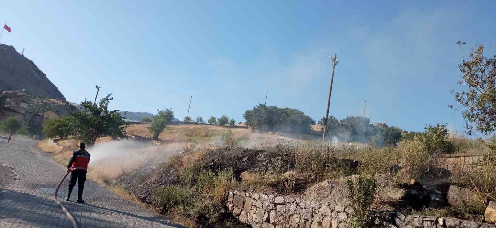 Hakkari itfaiyesinden yangın mesaisi
