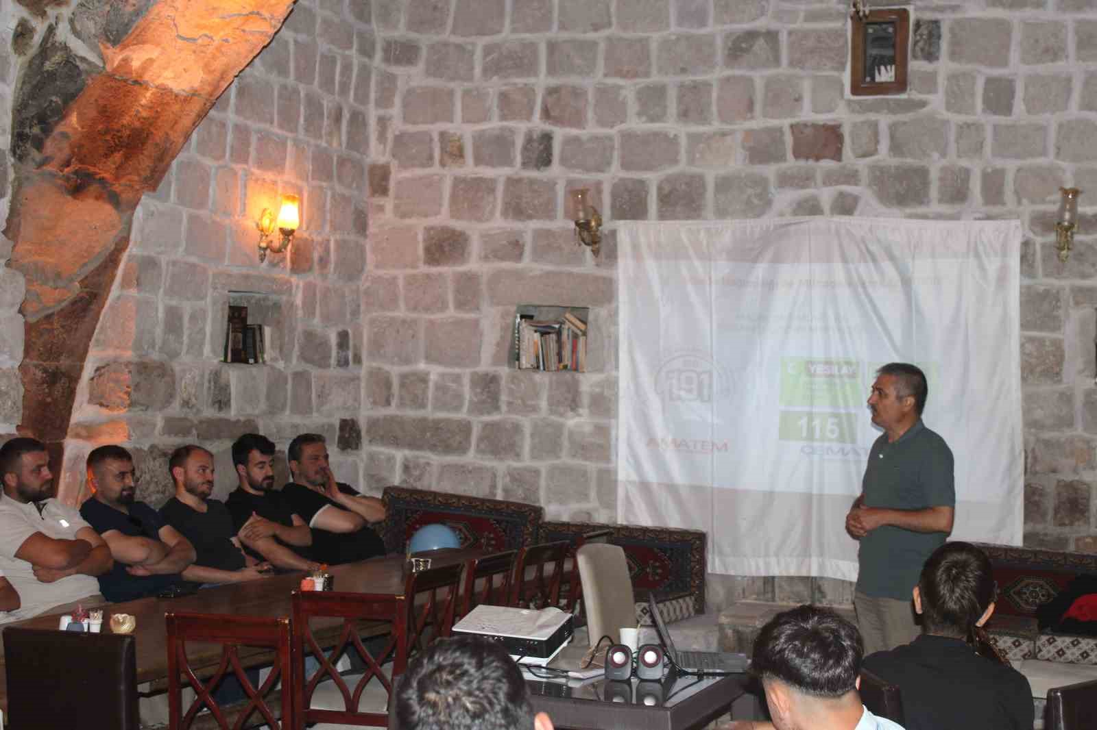 Jandarma Ağırnaslı gen&ccedil;leri uyuşturucuya karşı bilgilendirdi
