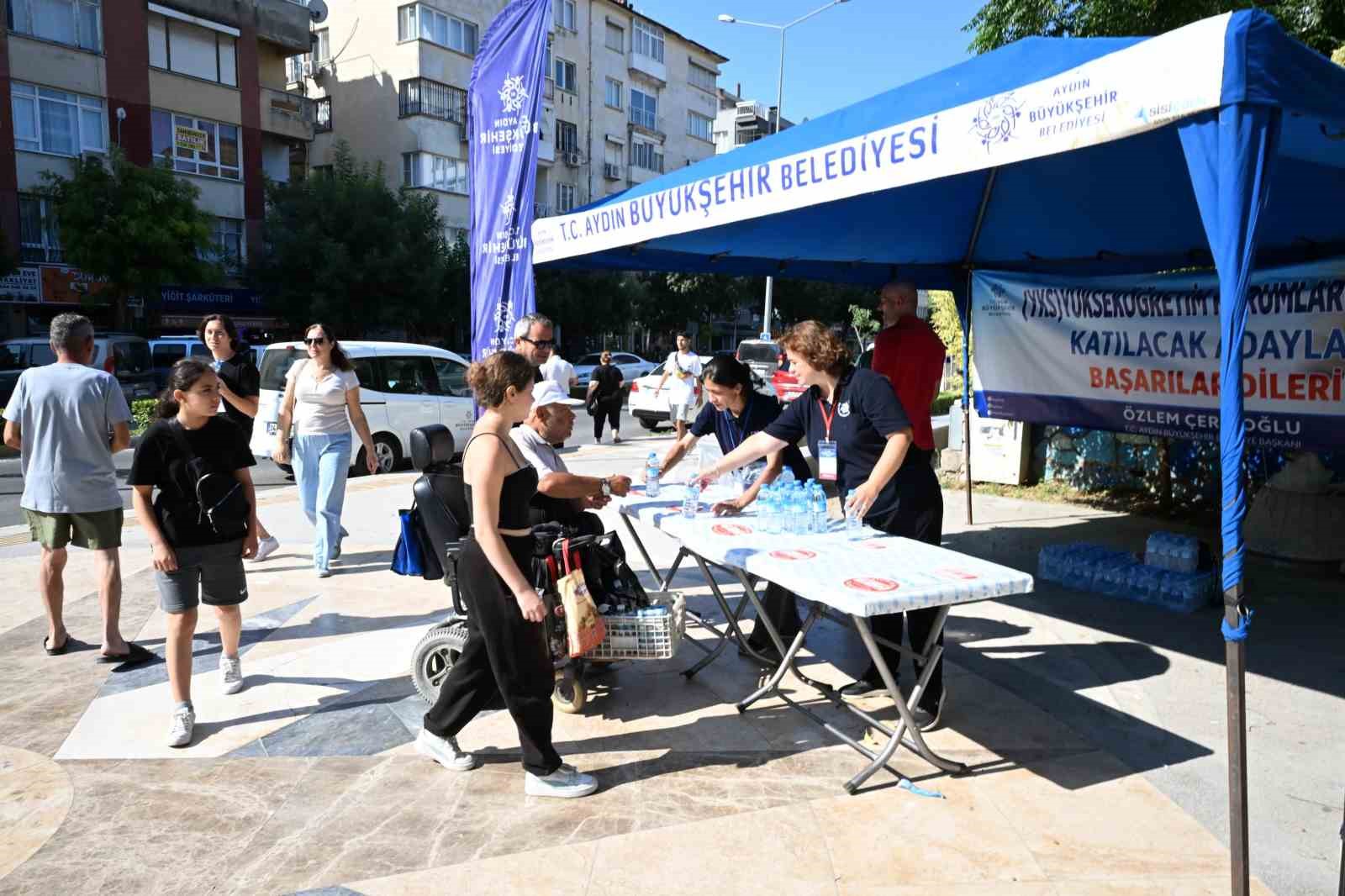 Başkan &Ccedil;er&ccedil;ioğlu &uuml;niversite adaylarının yanında
