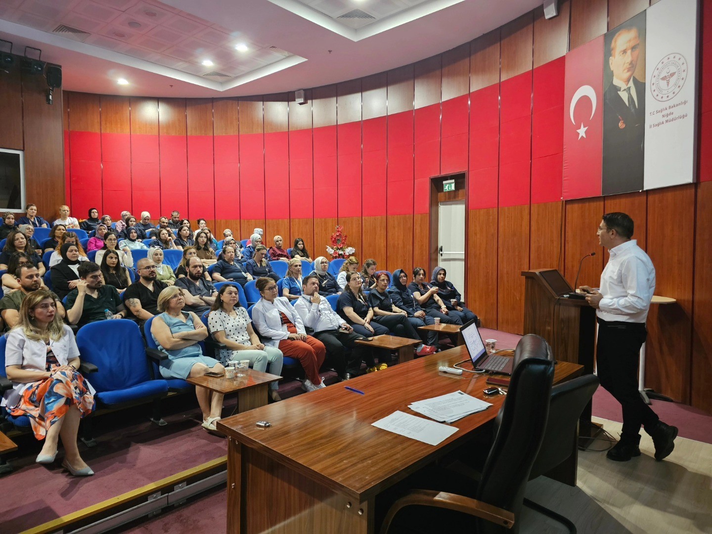 Sağlık &ccedil;alışanlarına y&ouml;nelik palyatif bakım eğitimi d&uuml;zenlendi
