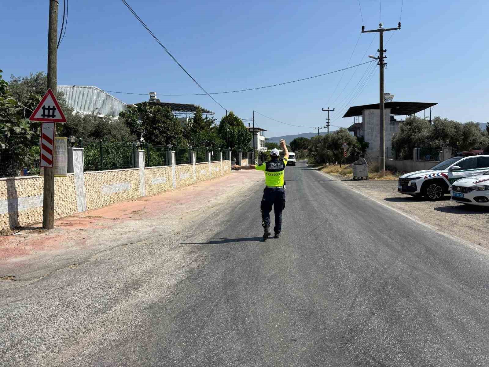 Jandarma ekiplerinden şok trafik uygulaması: 52 s&uuml;r&uuml;c&uuml;ye cezai işlem uygulanı
